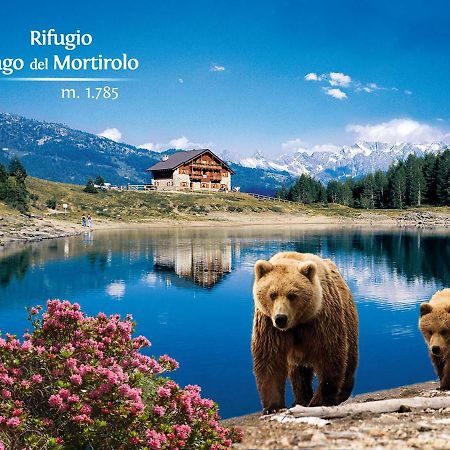 Rifugio Al Lago Del Mortirolo In Inverno Raggiungibile Solo A Piedi Monno Exterior foto